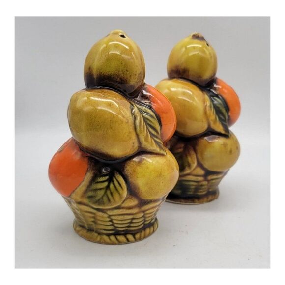 Vintage 1960's Fruit Basket Salt and Pepper - Picture 3 of 5